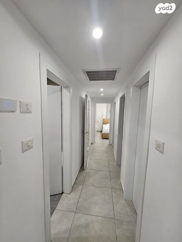 דירה, הרב אבא אבוחצירה, שדרות