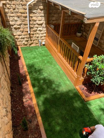 ארמון הנציב, תלפיות מזרח