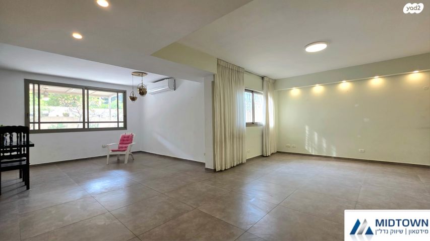 דירת גן, ברל כצנלסון 10, קרית ספיר, כפר סבא