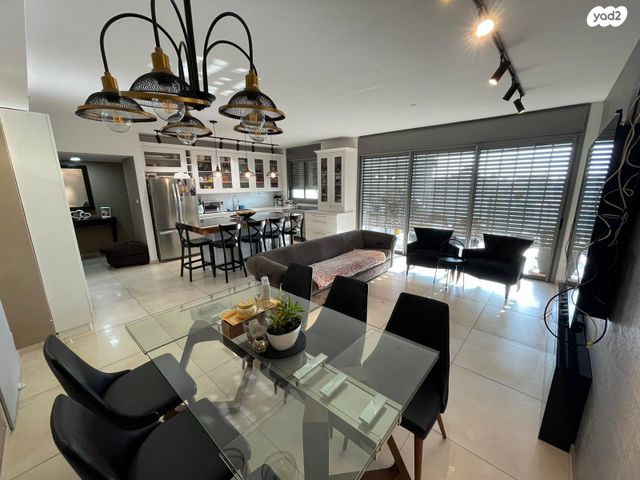 דירה, פנחס אילון 20, קרית אילון, חולון