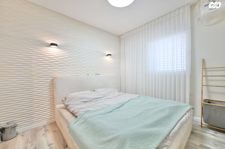 דירת גן, יהוד מונוסון