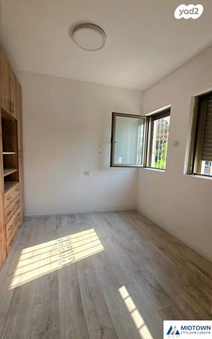 דירת גן, ברל כצנלסון 10, קרית ספיר, כפר סבא