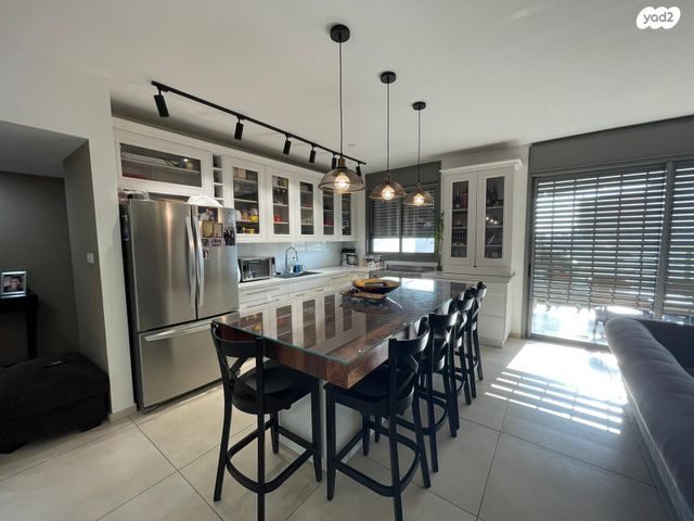 דירה, פנחס אילון 20, קרית אילון, חולון