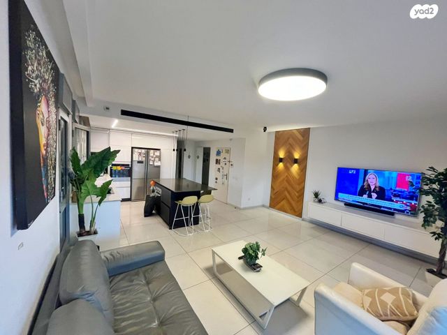 גג/ פנטהאוז, הרב זבולון גרז, רחובות הצעירה, רחובות