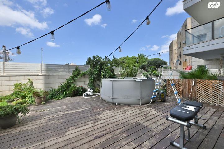 דירת גן, יהוד מונוסון