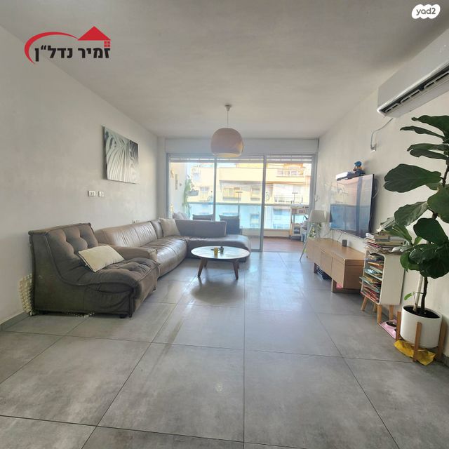 השר משה שפירא 