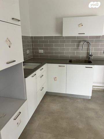 אמנון ליפקין שחק 