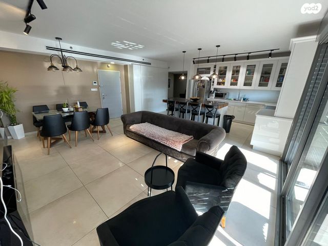 דירה, פנחס אילון 20, קרית אילון, חולון