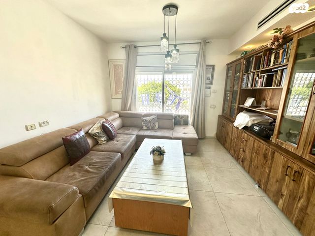 דירה, מעלה אדומים