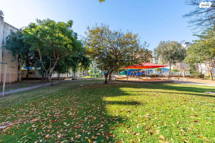 דירה, משה דיין 12, גני אלון, חדרה