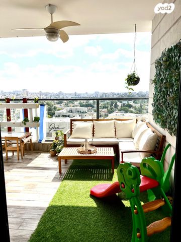 דירה, יעקב תמרי, חצרות המושבה, רחובות