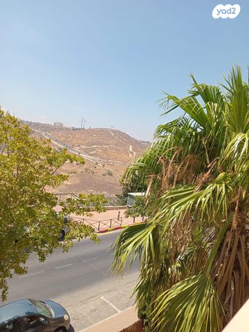 דירה, הרב יצחק נסים, חומת שמואל, הר חומה, ירושלים