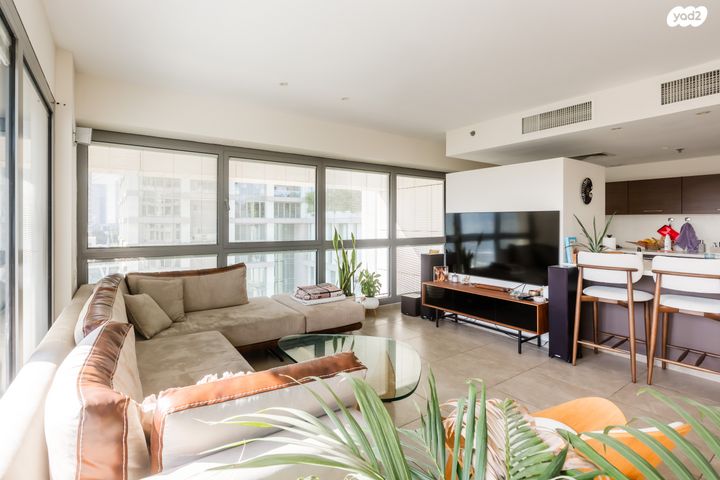 ניסים אלוני 