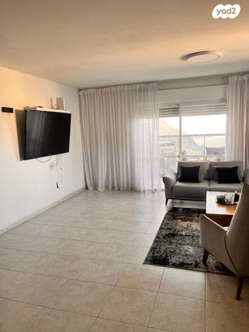 דירה, גולדה מאיר, שיכון עובדים, טבריה