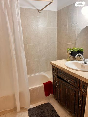 דירה, גולדה מאיר, שיכון עובדים, טבריה