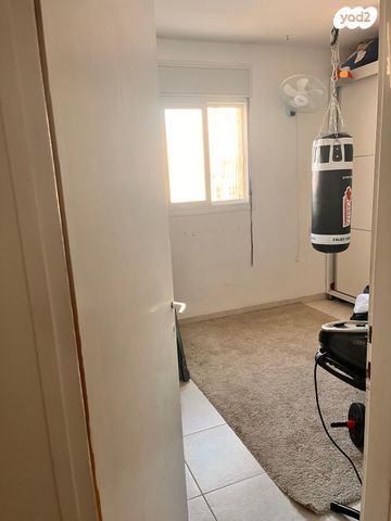 דירה, גולדה מאיר, שיכון עובדים, טבריה