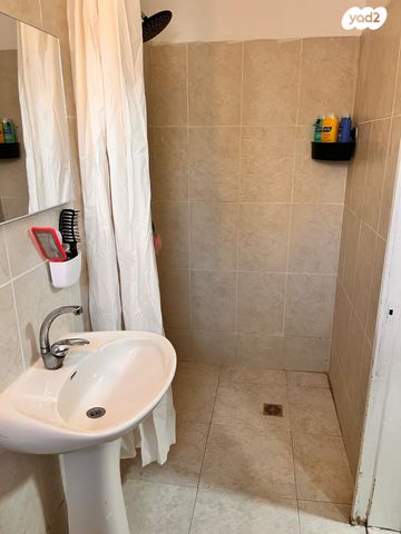 דירה, גולדה מאיר, שיכון עובדים, טבריה