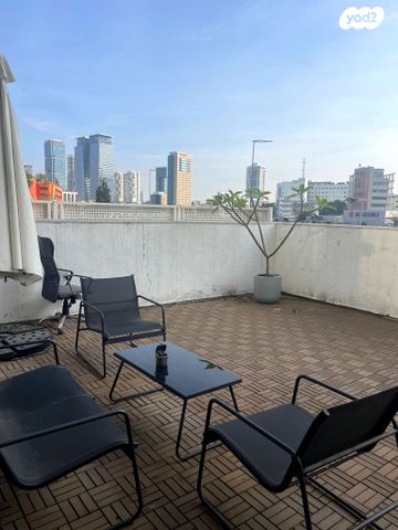 משרדים, חומה ומגדל, מונטיפיורי, הרכבת, תל אביב יפו