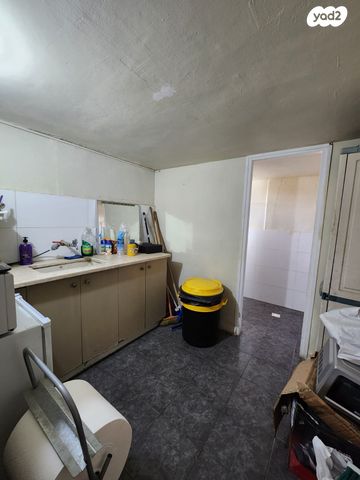 חנויות/ שטח מסחרי