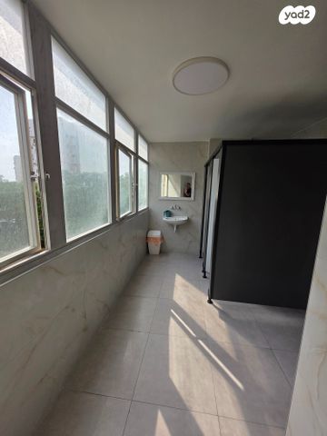 משרדים, חיים משה שפירא 22, רובע ד', אשדוד