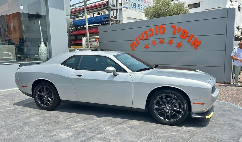 מודעת רכב דודג' צ'לנג'ר