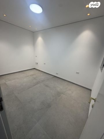 יחידת דיור, ברק, ברק, ברק