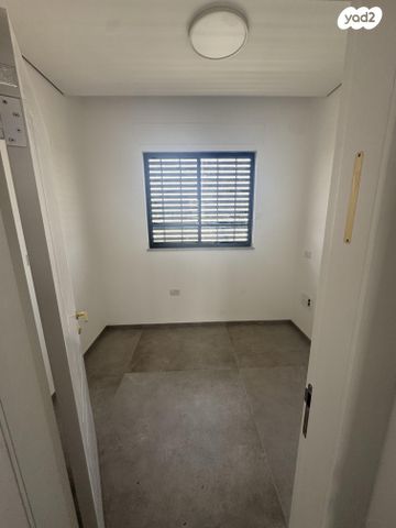 יחידת דיור, ברק, ברק, ברק