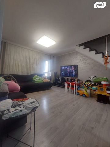 גג/ פנטהאוז, צמרות, גני אביב, לוד