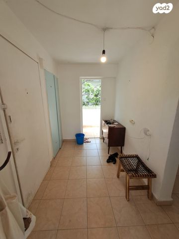 דירה, בר גיורא 33, הדר עליון, חיפה