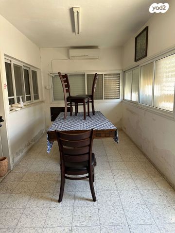 דו משפחתי, אופקים