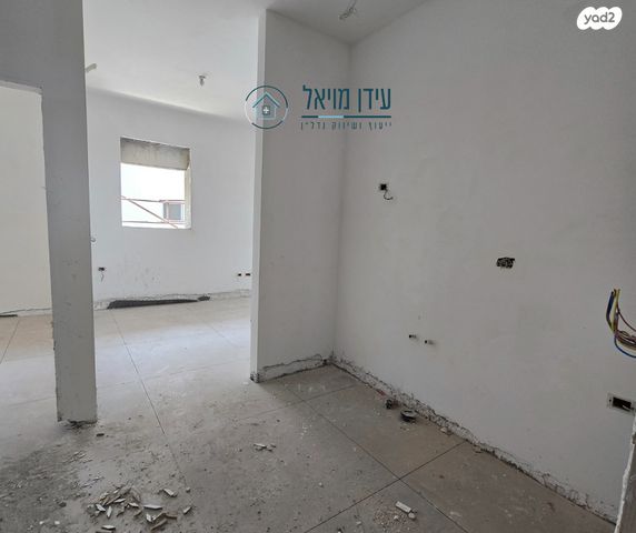 דירה, ג'סר א זרקא