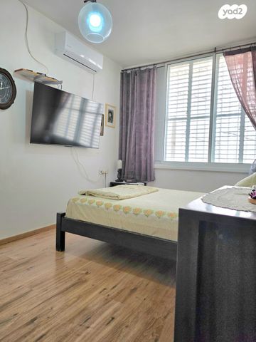 דירה, י.ל. פרץ, רחובות