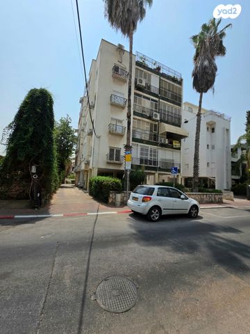 דירה, י.ל. פרץ, רחובות