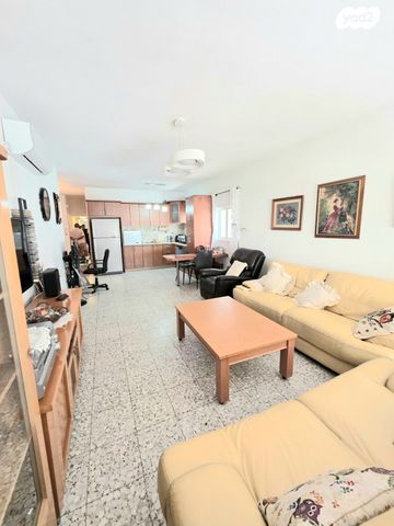 דירה, י.ל. פרץ, רחובות