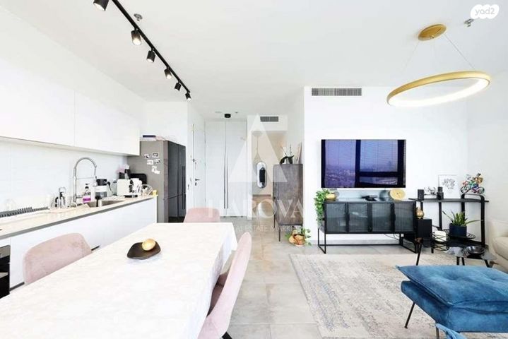 דירה, גרציאני יצחק, גני שרונה, קרית הממשלה, תל אביב יפו