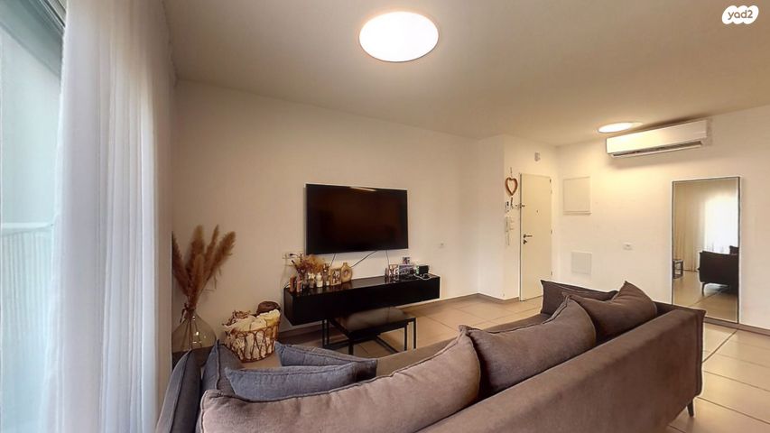 דירת גן, החרוב, מצפה העמק, מגדל העמק