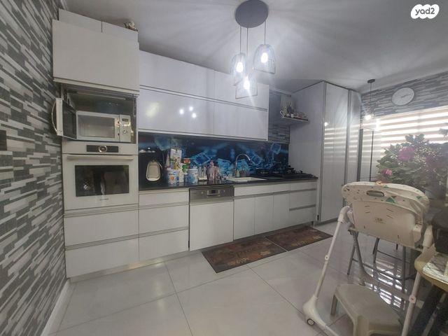 גג/ פנטהאוז, צמרות, גני אביב, לוד