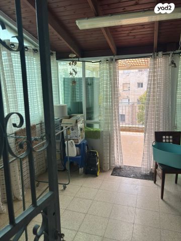 גג/ פנטהאוז, דב סדן, פסגת זאב, ירושלים