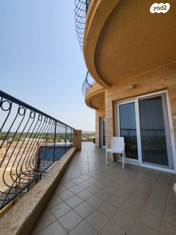 דירה, שדרות מנחם בגין 1, גבעת אולגה, חדרה