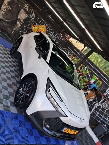 C-HR Lounge היברידי אוט׳ 1.8 (140 כ״ס)