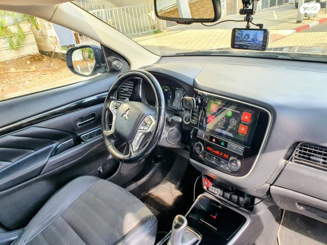 מיצובישי אאוטלנדר