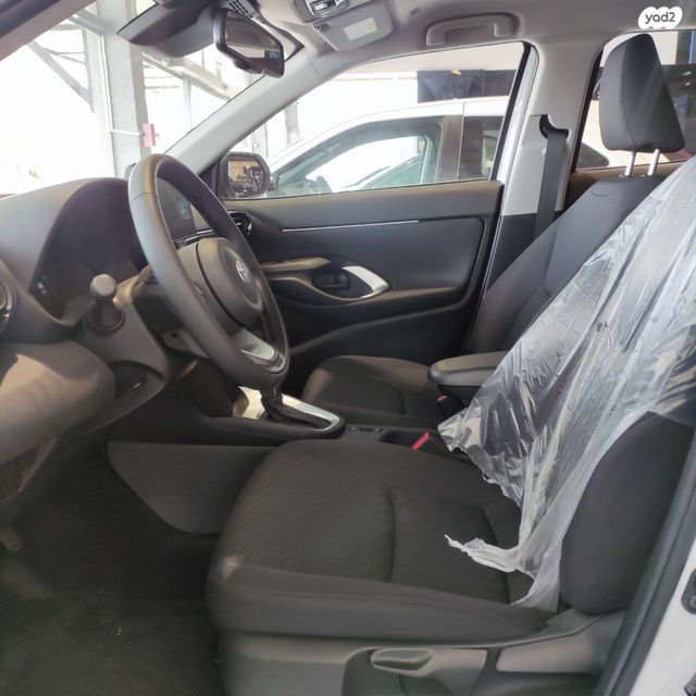 טויוטה יאריס קרוס