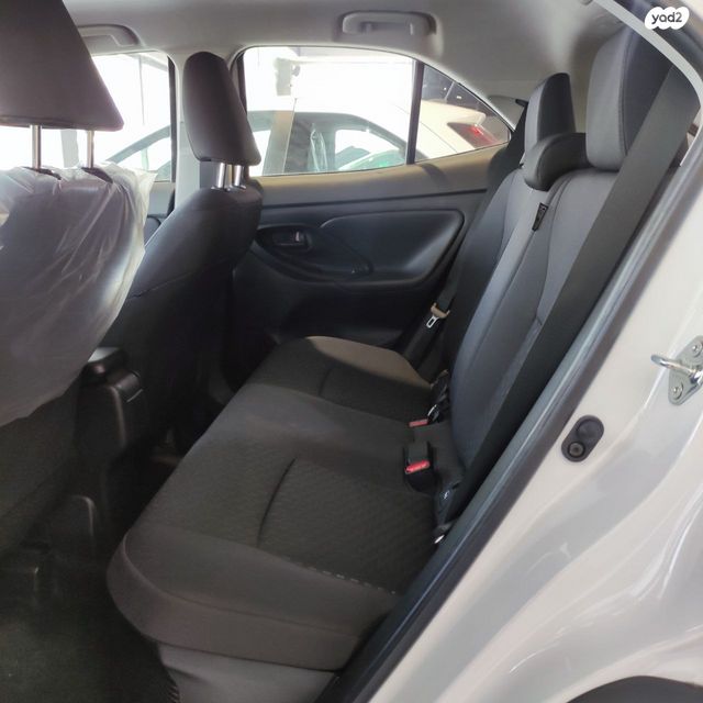 טויוטה יאריס קרוס