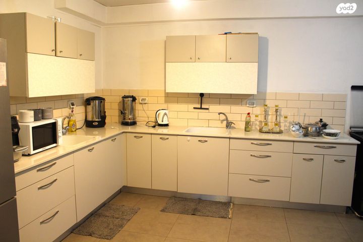 אהבת ישראל 44