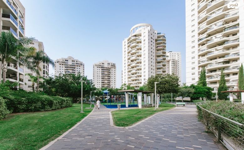 דירה, משה סנה, הדר המושבות החדשה / אם המושבות החדשה, פתח תקווה