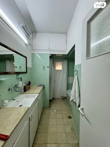 דירה, המעגל 33, שכונת חשמונאים, מרכז העיר א, רמת גן