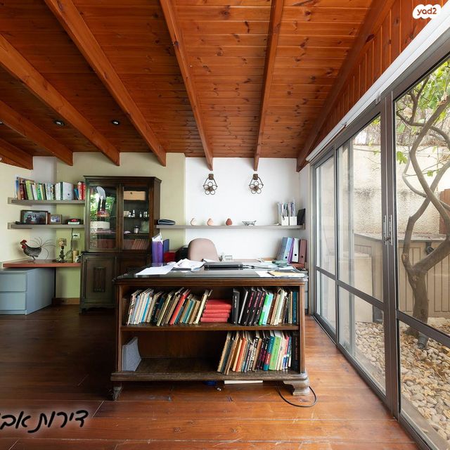 דו משפחתי, הגבורה היהודית, ראשון לציון