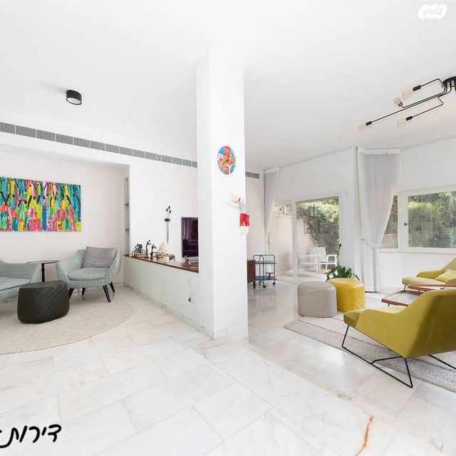 דו משפחתי, הגבורה היהודית, ראשון לציון