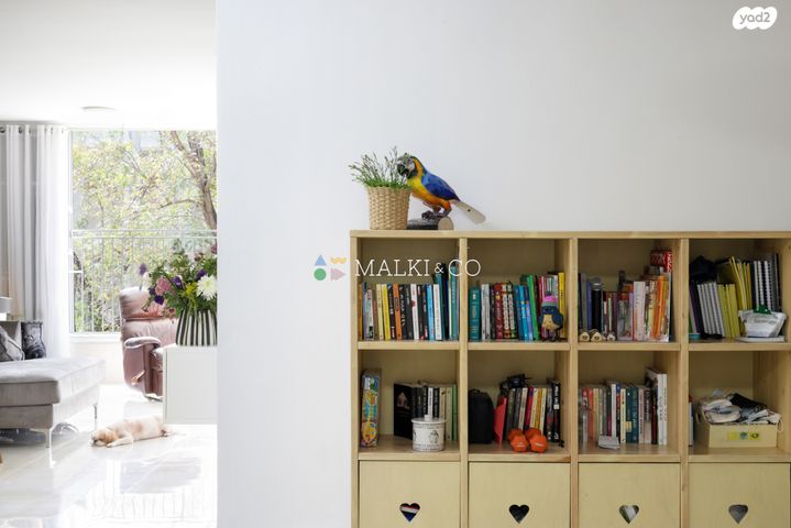 דירה, האחים אוסטשינסקי, ראשונים, ראשון לציון