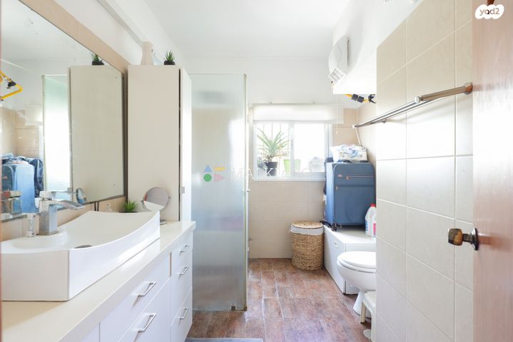 דירה, האחים אוסטשינסקי, ראשונים, ראשון לציון